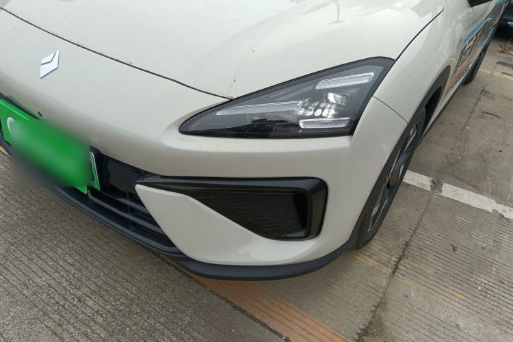 Used Baojun Yunhai 2024 140km Plug-in Hybrid Version Left Front Headlight