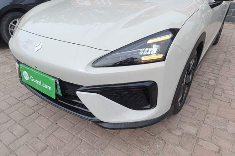 Used Baojun Yunhai 2024 140km Plug-in Hybrid Version Left Front Headlight