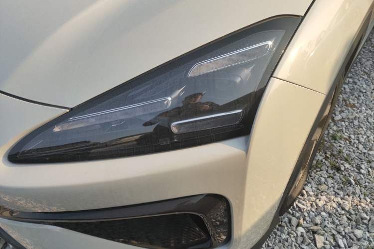Used Baojun Yunhai 2024 60km Plug-in Hybrid Version Left Front Headlight