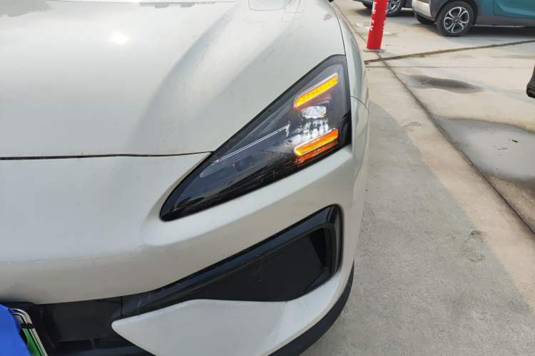 Used Baojun Yunhai 2024 140km Plug-in Hybrid Version Left Front Headlight