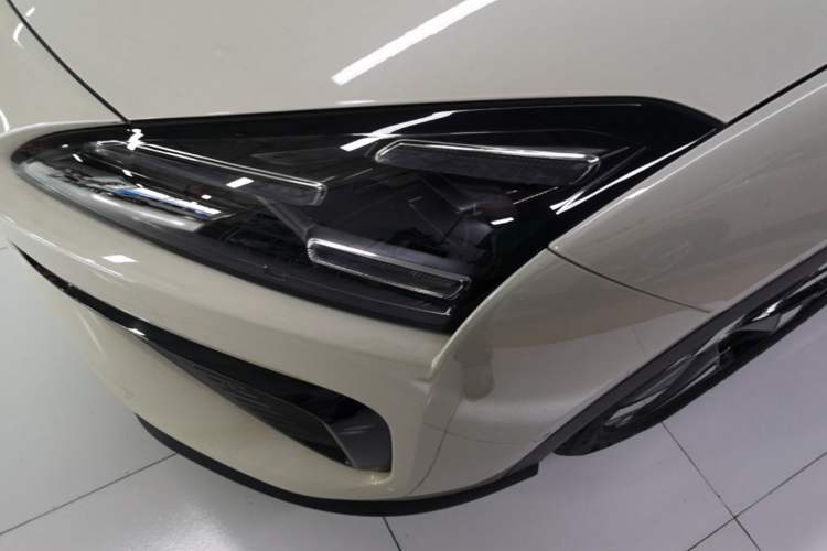 Used Baojun Yunhai 2024 140km Plug-in Hybrid Version Left Front Headlight
