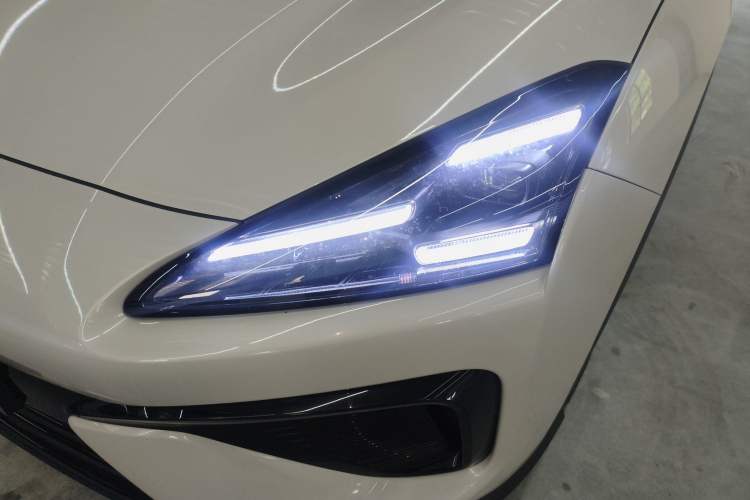Used Baojun Yunhai 2024 140km Plug-in Hybrid Version Left Front Headlight