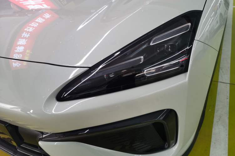 Used Baojun Yunhai 2024 140km Plug-in Hybrid Version Left Front Headlight