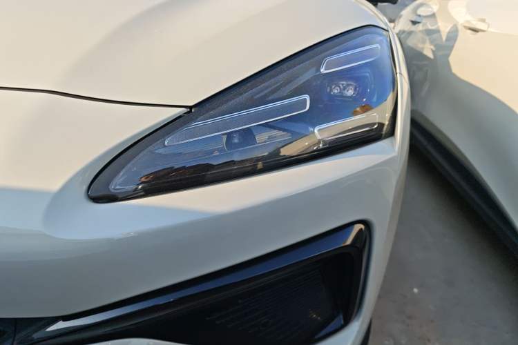 Used Baojun Yunhai 2024 140km Plug-in Hybrid Version Left Front Headlight