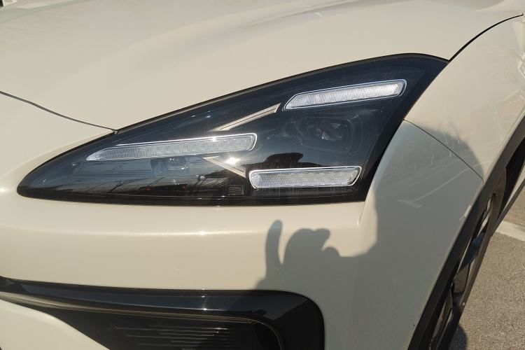 Used Baojun Yunhai 2024 140km Plug-in Hybrid Version Left Front Headlight