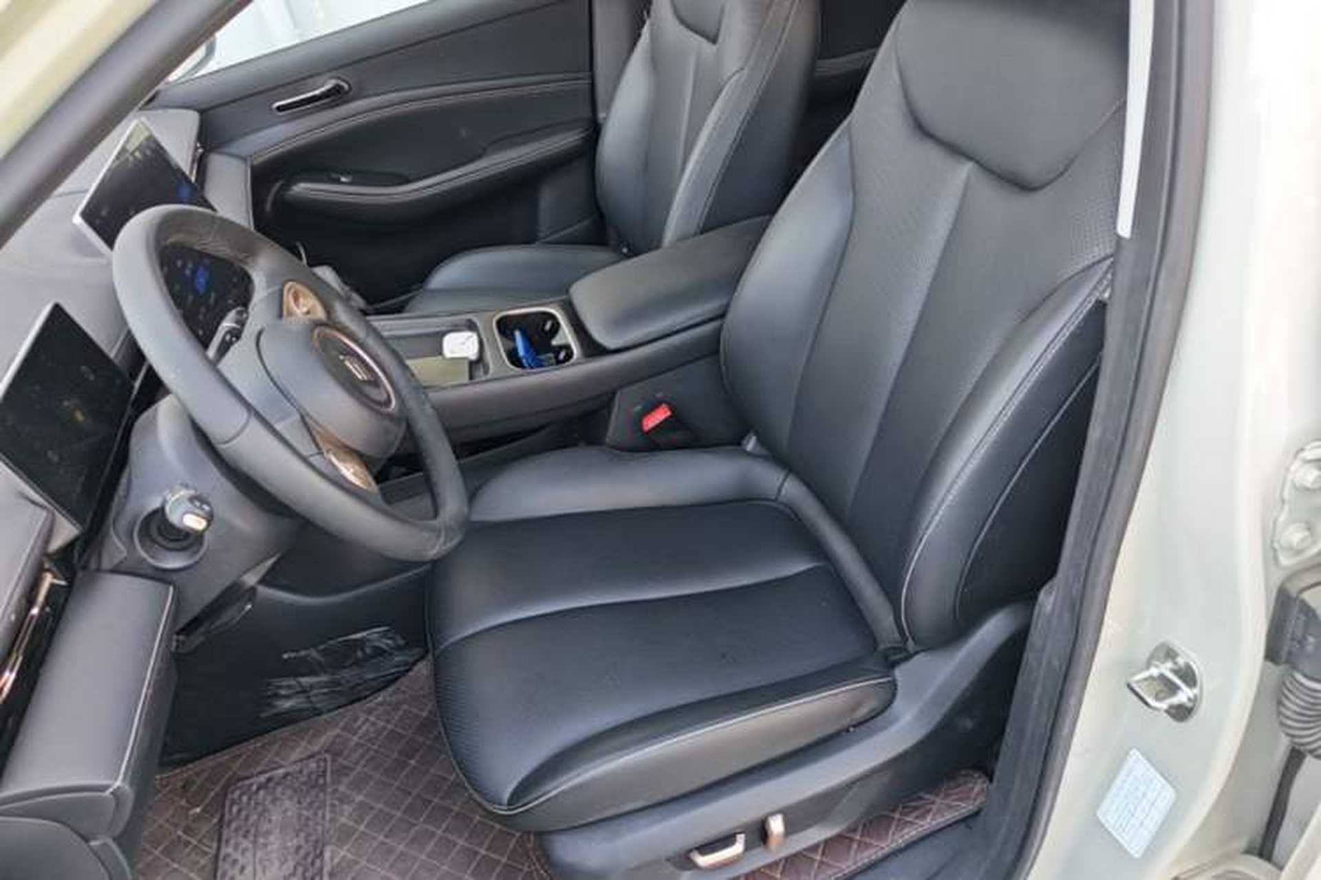 Used Baojun Yunhai 2024 140km Plug-in Hybrid Version Left Front Seat