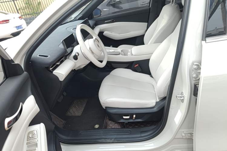 Used Baojun Yunhai 2024 140km Plug-in Hybrid Version Left Front Seat
