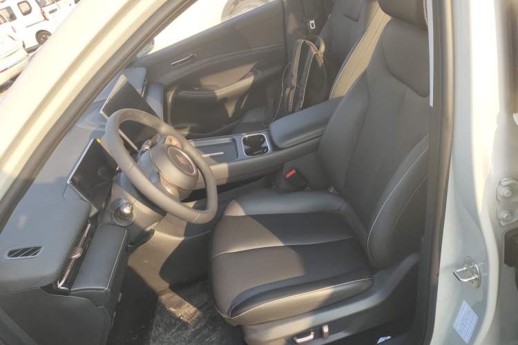Used Baojun Yunhai 2024 60km Plug-in Hybrid Version Left Front Seat