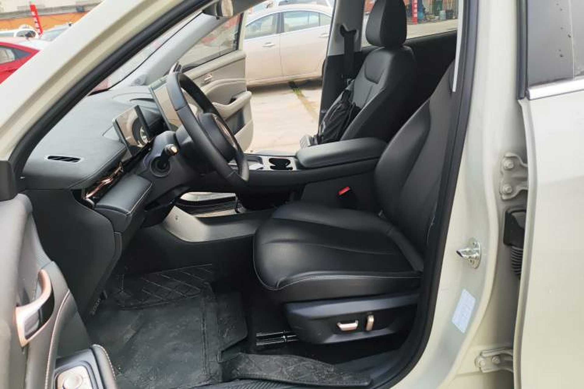 Used Baojun Yunhai 2024 140km Plug-in Hybrid Version Left Front Seat
