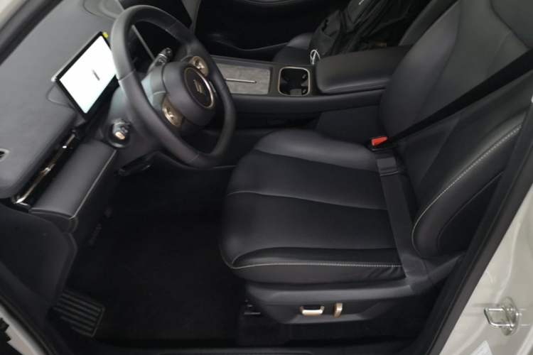 Used Baojun Yunhai 2024 140km Plug-in Hybrid Version Left Front Seat