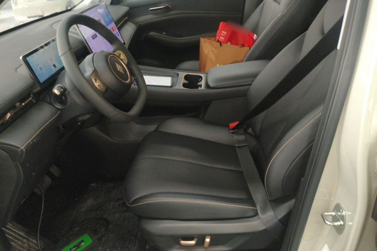 Used Baojun Yunhai 2024 140km Plug-in Hybrid Version Left Front Seat
