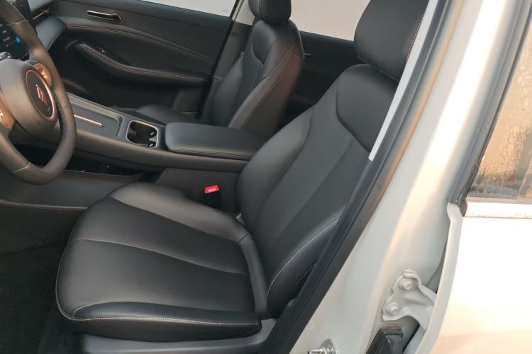 Used Baojun Yunhai 2024 140km Plug-in Hybrid Version Left Front Seat
