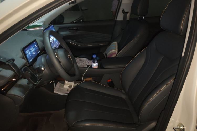 Used Baojun Yunhai 2024 140km Plug-in Hybrid Version Left Front Seat