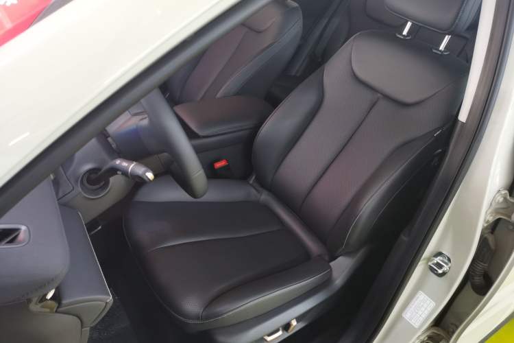 Used Baojun Yunhai 2024 140km Plug-in Hybrid Version Left Front Seat