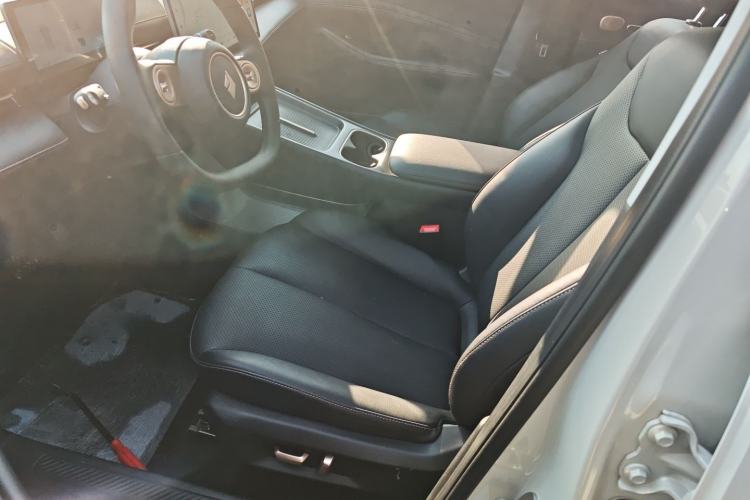 Used Baojun Yunhai 2024 140km Plug-in Hybrid Version Left Front Seat