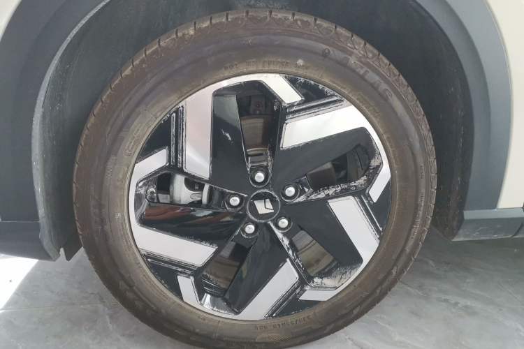 Used Baojun Yunhai 2024 600km Pure Electric Version Left Front Wheel Hub