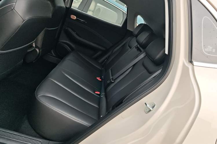 Used Baojun Yunhai 2024 140km Plug-in Hybrid Version Left Rear Seat