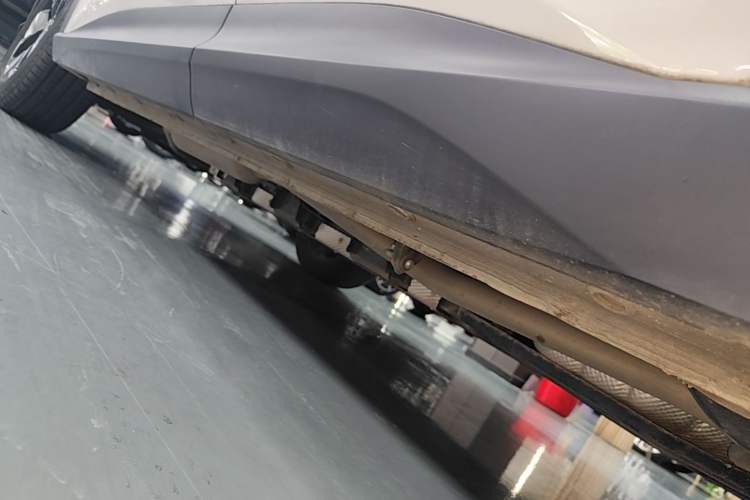 Used Baojun Yunhai 2024 140km Plug-in Hybrid Version Left Side Sill