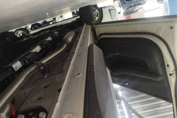 Used Baojun Yunhai 2024 140km Plug-in Hybrid Version Left Side Sill