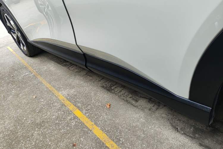 Used Baojun Yunhai 2024 600km Pure Electric Version Left Side Sill