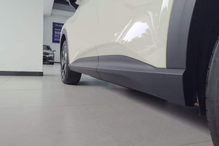 Used Baojun Yunhai 2024 500km Pure Electric Version Left Side Sill