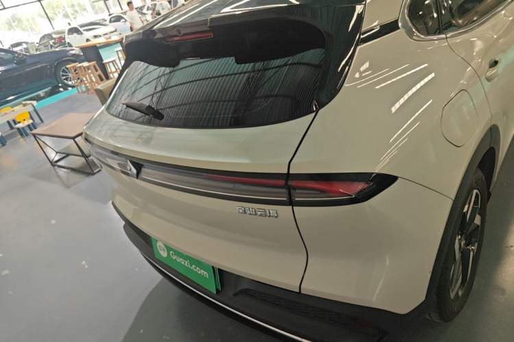 Used Baojun Yunhai 2024 140km Plug-in Hybrid Version Rear