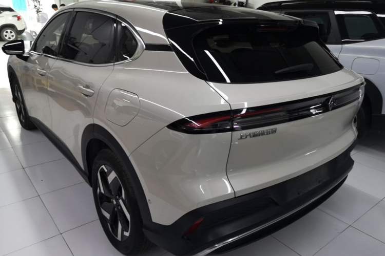 Used Baojun Yunhai 2024 140km Plug-in Hybrid Version Rear Left 45 Deg