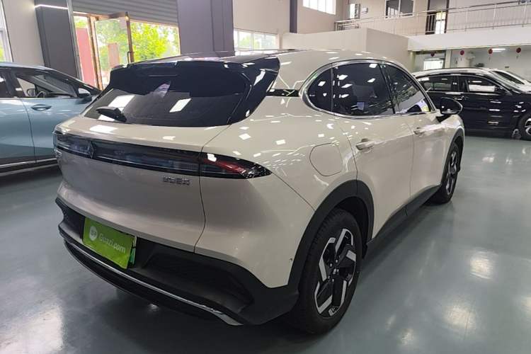 Used Baojun Yunhai 2024 140km Plug-in Hybrid Version Rear Right 45 Deg