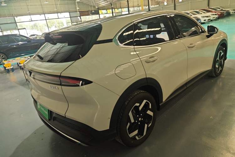 Used Baojun Yunhai 2024 140km Plug-in Hybrid Version Rear Right 45 Deg