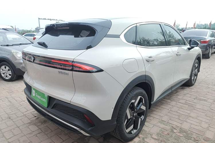 Used Baojun Yunhai 2024 140km Plug-in Hybrid Version Rear Right 45 Deg