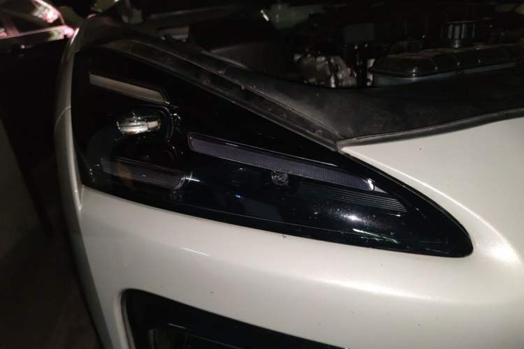 Used Baojun Yunhai 2024 140km Plug-in Hybrid Version Right Front Headlight