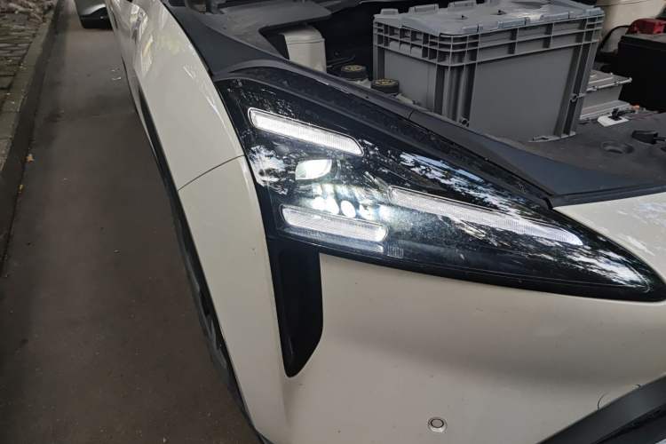 Used Baojun Yunhai 2024 600km Pure Electric Version Right Front Headlight