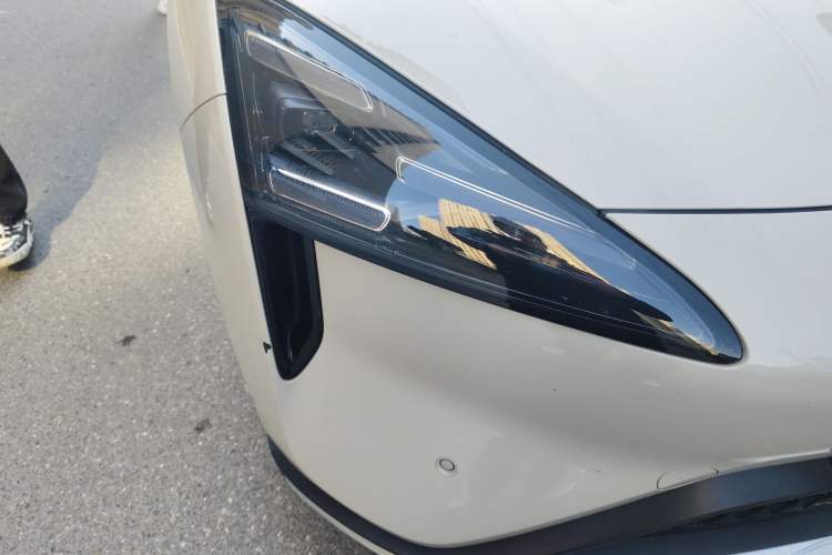 Used Baojun Yunhai 2024 600km Pure Electric Version Right Front Headlight