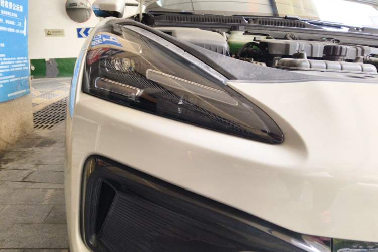 Used Baojun Yunhai 2024 140km Plug-in Hybrid Version Right Front Headlight