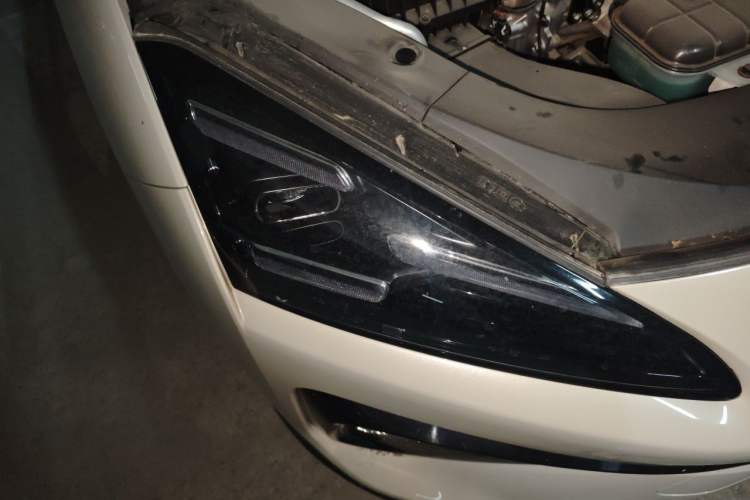 Used Baojun Yunhai 2024 140km Plug-in Hybrid Version Right Front Headlight