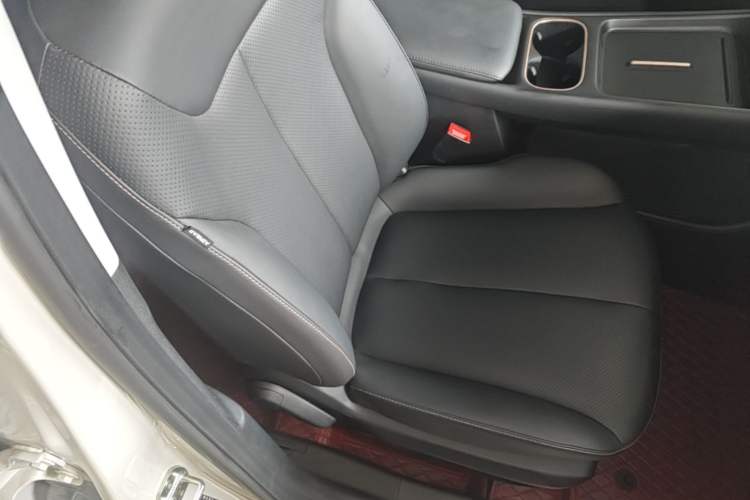 Used Baojun Yunhai 2024 500km Pure Electric Version Right Front Seat