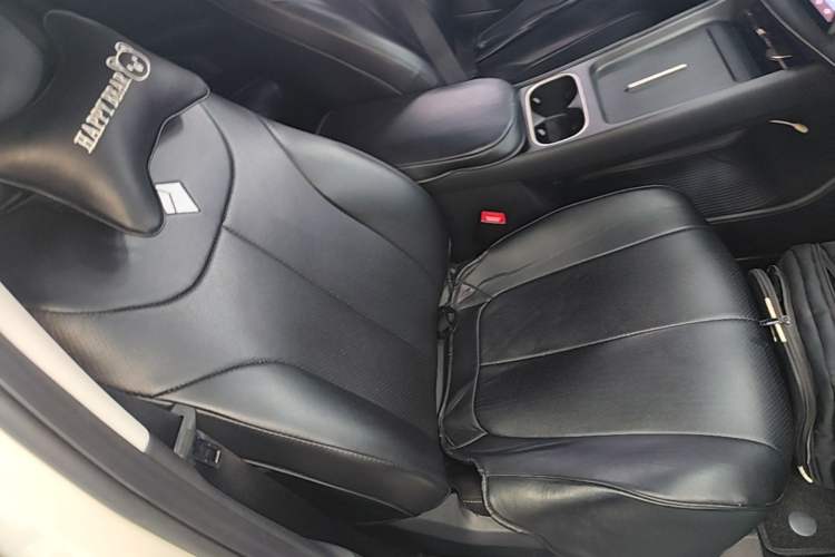 Used Baojun Yunhai 2024 140km Plug-in Hybrid Version Right Front Seat