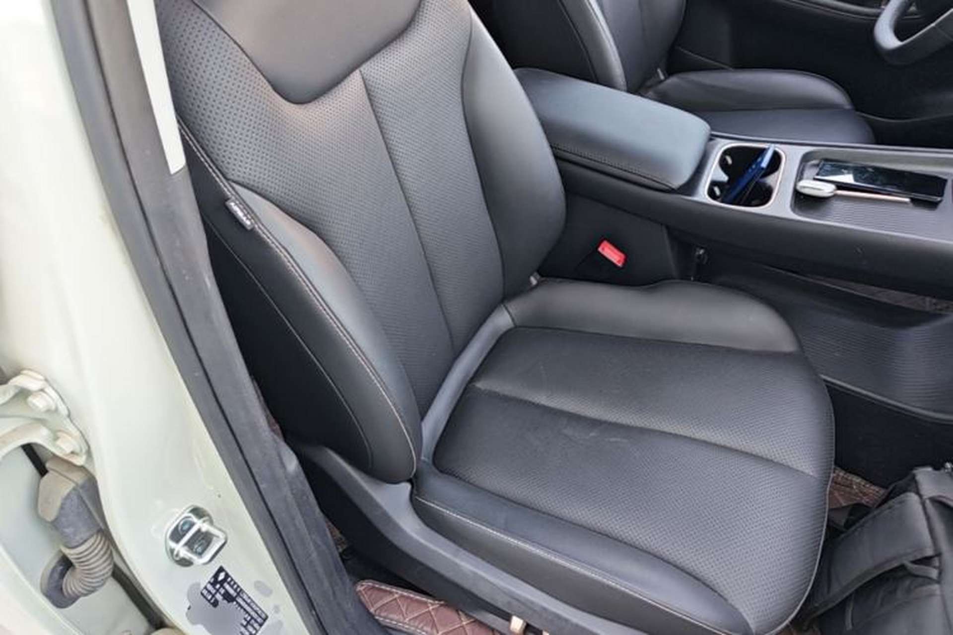 Used Baojun Yunhai 2024 140km Plug-in Hybrid Version Right Front Seat