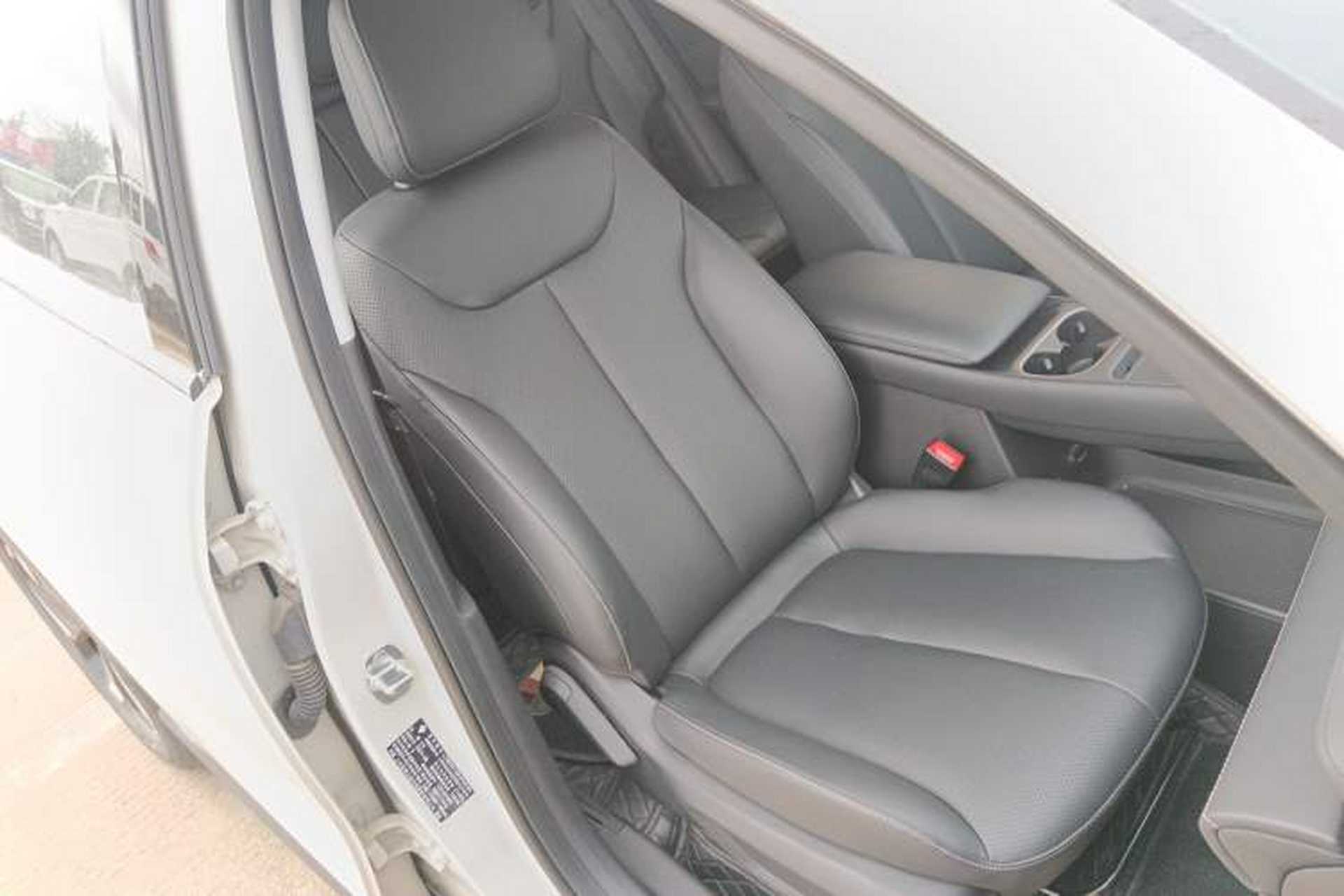 Used Baojun Yunhai 2024 140km Plug-in Hybrid Version Right Front Seat