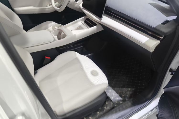 Used Baojun Yunhai 2024 140km Plug-in Hybrid Version Right Front Seat