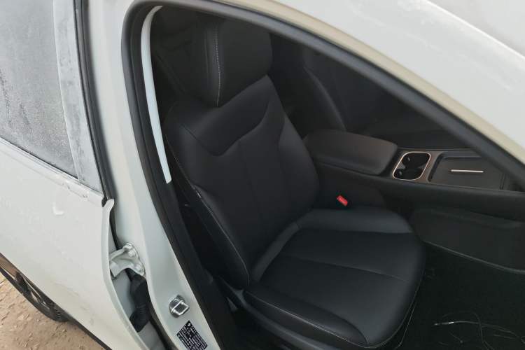 Used Baojun Yunhai 2024 140km Plug-in Hybrid Version Right Front Seat