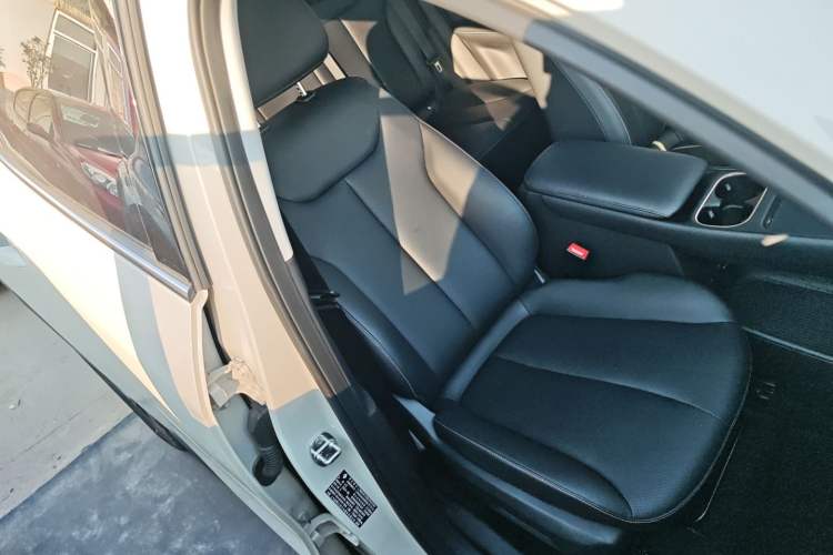 Used Baojun Yunhai 2024 140km Plug-in Hybrid Version Right Front Seat