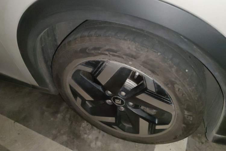 Used Baojun Yunhai 2024 140km Plug-in Hybrid Version Right Front Wheel Hub