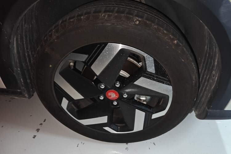 Used Baojun Yunhai 2024 60km Plug-in Hybrid Version Right Front Wheel Hub