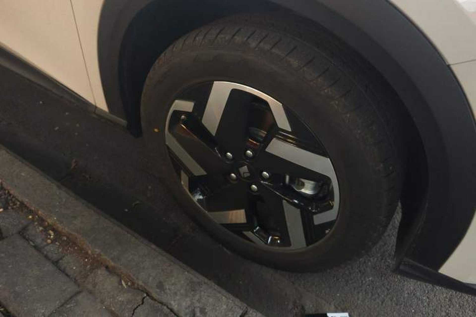 Used Baojun Yunhai 2024 500km Pure Electric Version Right Front Wheel Hub