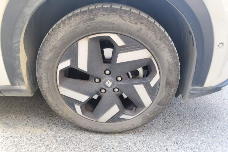 Used Baojun Yunhai 2024 600km Pure Electric Version Right Front Wheel Hub