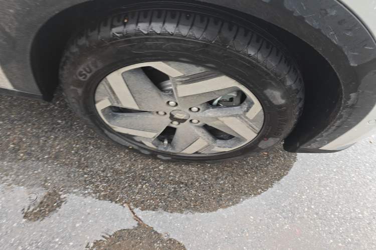 Used Baojun Yunhai 2024 500km Pure Electric Version Right Front Wheel Hub