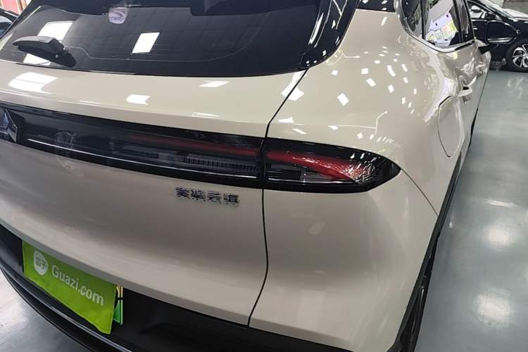 Used Baojun Yunhai 2024 140km Plug-in Hybrid Version Right Rear Taillight