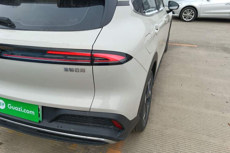 Used Baojun Yunhai 2024 140km Plug-in Hybrid Version Right Rear Taillight