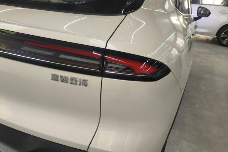 Used Baojun Yunhai 2024 140km Plug-in Hybrid Version Right Rear Taillight